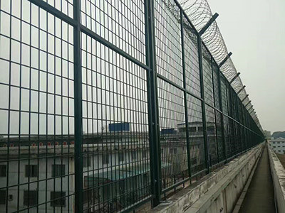 巡逻道隔离网图片2