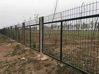 铁路防护栅栏图片2